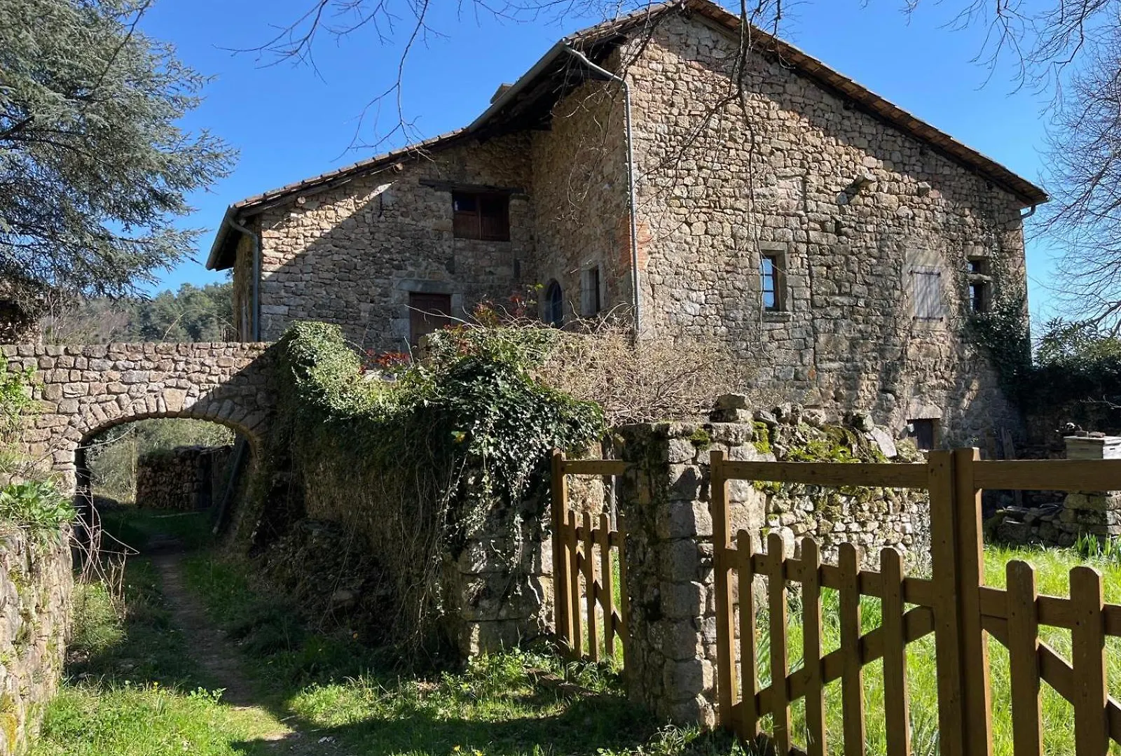 ***  Camping La Charderie Pont-de-Labeaume France