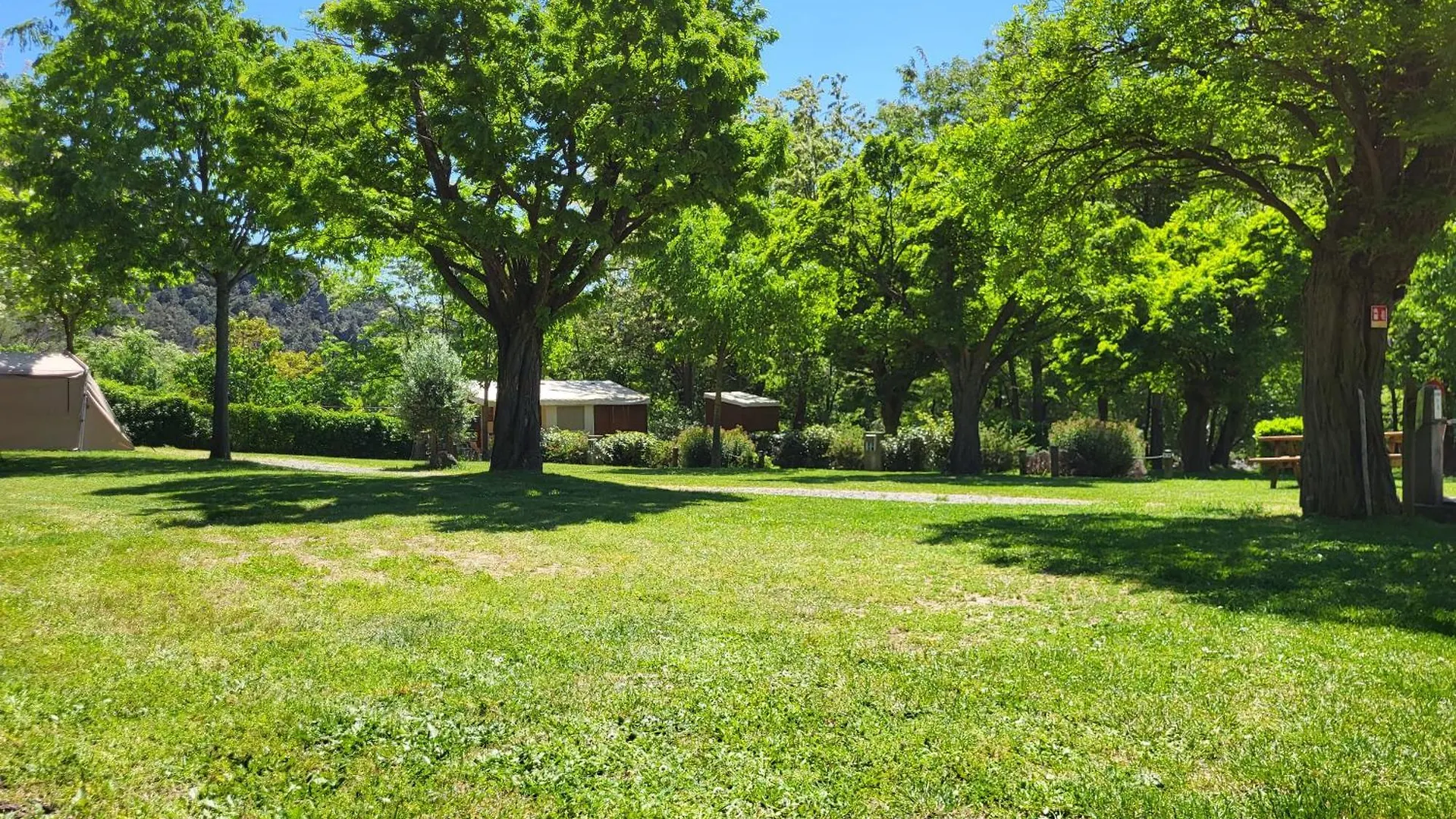 Camping La Charderie Pont-de-Labeaume
